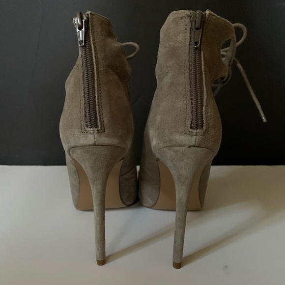 New with box Steve Madden yeskia taupe suede heels - Picture 5 of 7